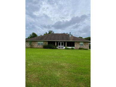 Well maintained home fronting GOLF COURSE!  Large walk-in on Millbrook Country Club in Mississippi - for sale on GolfHomes.com, golf home, golf lot