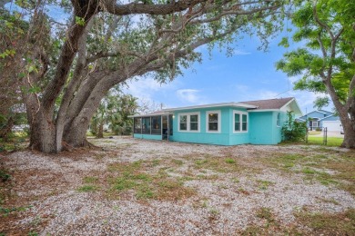 NEW PRICE!! NO HURRICANE DAMAGE OR FLOODING! EXTRAORDINARILY on Jacaranda West Country Club in Florida - for sale on GolfHomes.com, golf home, golf lot