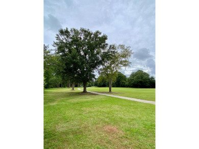 Well maintained home fronting GOLF COURSE!  Large walk-in on Millbrook Country Club in Mississippi - for sale on GolfHomes.com, golf home, golf lot
