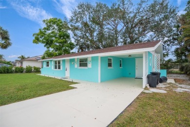 NEW PRICE!! NO HURRICANE DAMAGE OR FLOODING! EXTRAORDINARILY on Jacaranda West Country Club in Florida - for sale on GolfHomes.com, golf home, golf lot