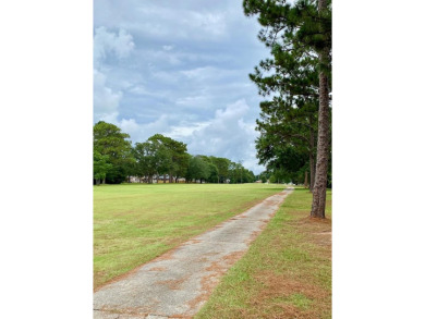 Well maintained home fronting GOLF COURSE!  Large walk-in on Millbrook Country Club in Mississippi - for sale on GolfHomes.com, golf home, golf lot