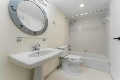 Welcome to 336 Golfview Road, Unit 905, a stunning 9th-floor on North Palm Beach Country Club in Florida - for sale on GolfHomes.com, golf home, golf lot