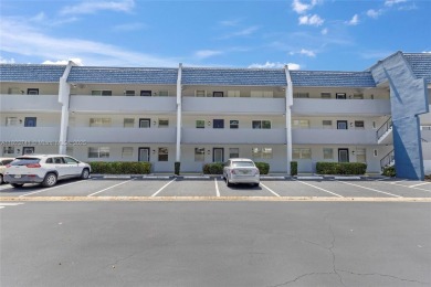 Motivated Seller! Beautifully updated 2BR/2BA condo in the on Oriole Golf and Tennis Club in Florida - for sale on GolfHomes.com, golf home, golf lot
