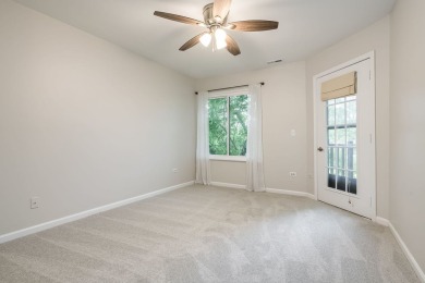 Freshly updated, move-in ready! This spacious 2 bed/2 bath on Village Links of Glen Ellyn in Illinois - for sale on GolfHomes.com, golf home, golf lot