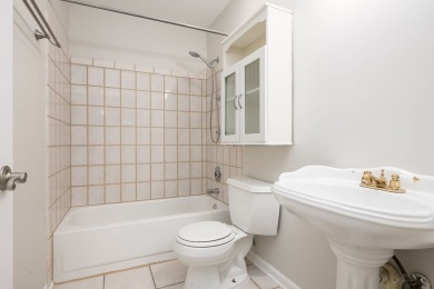 Freshly updated, move-in ready! This spacious 2 bed/2 bath on Village Links of Glen Ellyn in Illinois - for sale on GolfHomes.com, golf home, golf lot