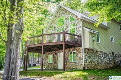 Back on the market with upgrades and a new SPD! Welcome to 79 on Eagle Rock Golf and Ski Resort in Pennsylvania - for sale on GolfHomes.com, golf home, golf lot