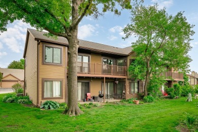 Freshly updated, move-in ready! This spacious 2 bed/2 bath on Village Links of Glen Ellyn in Illinois - for sale on GolfHomes.com, golf home, golf lot