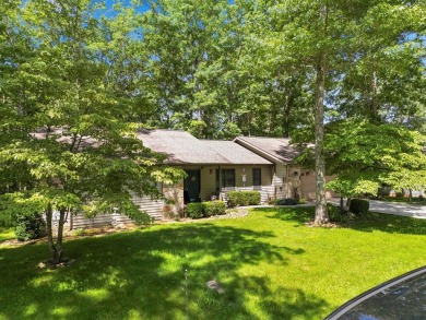 Delightful  3 bed, 2.5 bath home in Fairfield Glade with 1,950 on Stonehenge Golf Course in Tennessee - for sale on GolfHomes.com, golf home, golf lot