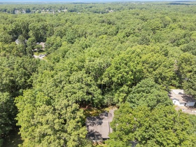 Delightful  3 bed, 2.5 bath home in Fairfield Glade with 1,950 on Stonehenge Golf Course in Tennessee - for sale on GolfHomes.com, golf home, golf lot