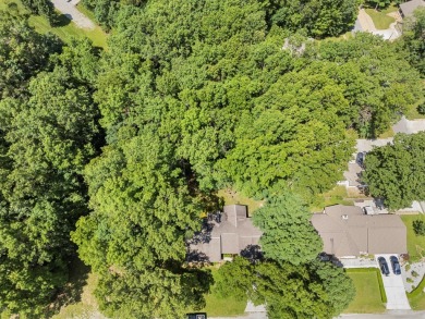 Delightful  3 bed, 2.5 bath home in Fairfield Glade with 1,950 on Stonehenge Golf Course in Tennessee - for sale on GolfHomes.com, golf home, golf lot