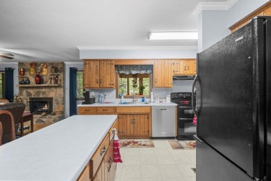 Delightful  3 bed, 2.5 bath home in Fairfield Glade with 1,950 on Stonehenge Golf Course in Tennessee - for sale on GolfHomes.com, golf home, golf lot
