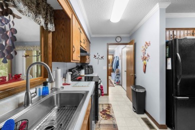Delightful  3 bed, 2.5 bath home in Fairfield Glade with 1,950 on Stonehenge Golf Course in Tennessee - for sale on GolfHomes.com, golf home, golf lot