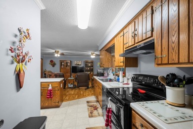 Delightful  3 bed, 2.5 bath home in Fairfield Glade with 1,950 on Stonehenge Golf Course in Tennessee - for sale on GolfHomes.com, golf home, golf lot