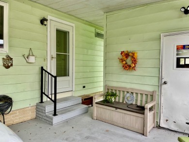 WELCOME HOME to this adorable two bedroom two bathroom 1988 Palm on The Meadows At Countrywood in Florida - for sale on GolfHomes.com, golf home, golf lot