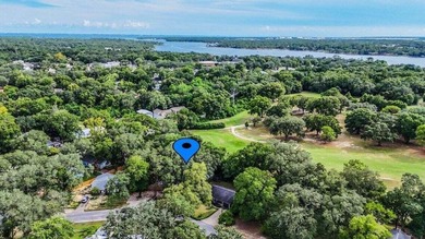 Nicely renovated 2 bedroom Florida cottage with modern comforts on Eglin Golf Course in Florida - for sale on GolfHomes.com, golf home, golf lot