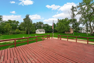 Beautiful 3 bedroom 2 bathroom house in quiet neighborhood on Lincolnshire Country Club in Illinois - for sale on GolfHomes.com, golf home, golf lot