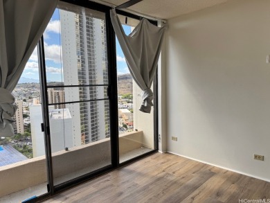 Rarely available 3 bedroom, 2 bath, 2 parking unit at Horizon on Honolulu Country Club in Hawaii - for sale on GolfHomes.com, golf home, golf lot