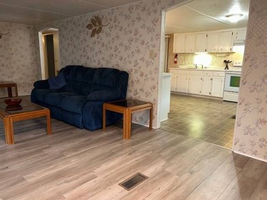 Amazing 3 bedroom, 2 full-bath double-wide could be yours in on Wedgewood Golf Club in Florida - for sale on GolfHomes.com, golf home, golf lot