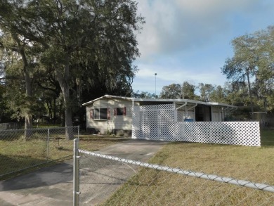 Move in ready 2 bedroom/2 bath  manufactured home on easy to on Chiefland Golf and Country Club in Florida - for sale on GolfHomes.com, golf home, golf lot