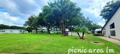 BEAUTIFUL SUNDANCE COMMUNITY 55+/1990 FLEETWOOD/2 BD/2 BA/1300 on Zephyrhills Municipal Golf Course in Florida - for sale on GolfHomes.com, golf home, golf lot