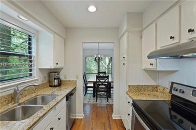 Updated and fully furnished top-floor corner unit in Lighthouse on Harbour Town Golf Links in South Carolina - for sale on GolfHomes.com, golf home, golf lot