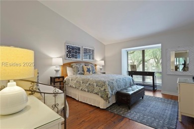 Updated and fully furnished top-floor corner unit in Lighthouse on Harbour Town Golf Links in South Carolina - for sale on GolfHomes.com, golf home, golf lot