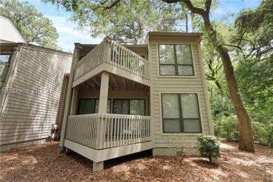 Updated and fully furnished top-floor corner unit in Lighthouse on Harbour Town Golf Links in South Carolina - for sale on GolfHomes.com, golf home, golf lot