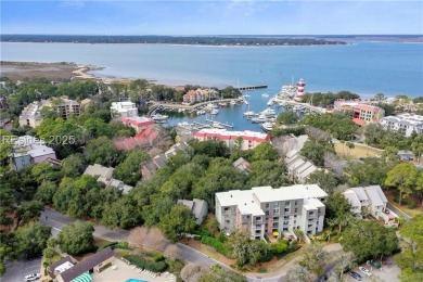 Updated and fully furnished top-floor corner unit in Lighthouse on Harbour Town Golf Links in South Carolina - for sale on GolfHomes.com, golf home, golf lot