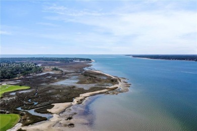Updated and fully furnished top-floor corner unit in Lighthouse on Harbour Town Golf Links in South Carolina - for sale on GolfHomes.com, golf home, golf lot