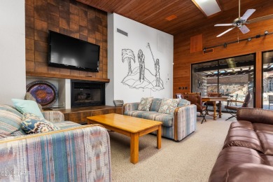Desirable end unit at Stonebridge golf course community! on London Bridge Golf Course in Arizona - for sale on GolfHomes.com, golf home, golf lot