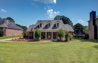 Gorgeous Home in the Lawrence Addition of Maumelle! This on Maumelle Golf and Country Club in Arkansas - for sale on GolfHomes.com, golf home, golf lot