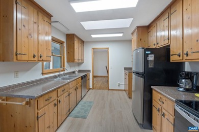 NEW TO THE MARKET!  Easy MAIN LEVEL living in this 3 bed 2 bath on Lake Monticello Golf Course in Virginia - for sale on GolfHomes.com, golf home, golf lot