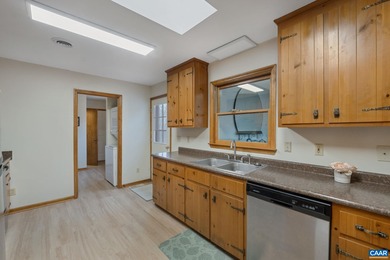 NEW TO THE MARKET!  Easy MAIN LEVEL living in this 3 bed 2 bath on Lake Monticello Golf Course in Virginia - for sale on GolfHomes.com, golf home, golf lot