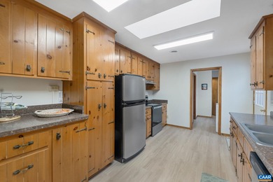 NEW TO THE MARKET!  Easy MAIN LEVEL living in this 3 bed 2 bath on Lake Monticello Golf Course in Virginia - for sale on GolfHomes.com, golf home, golf lot