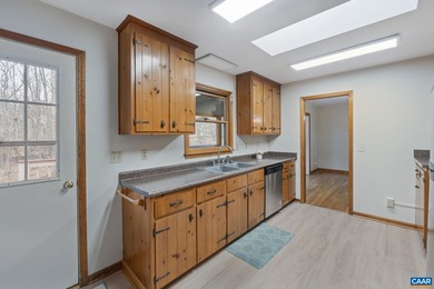 NEW TO THE MARKET!  Easy MAIN LEVEL living in this 3 bed 2 bath on Lake Monticello Golf Course in Virginia - for sale on GolfHomes.com, golf home, golf lot