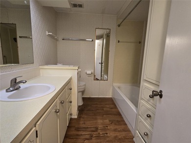 LAND OWNED 2-bedroom 2 bath manufactured home in Zellwood on Zellwood Station Country Club in Florida - for sale on GolfHomes.com, golf home, golf lot