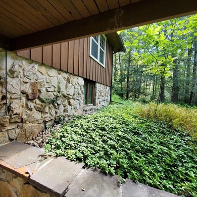 Imagine living in the heart of the Laurel Highlands. Surrounded on Kings Mountain Golf Course in Pennsylvania - for sale on GolfHomes.com, golf home, golf lot