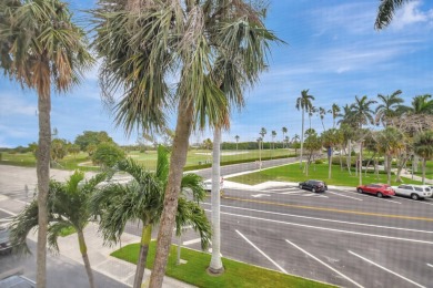 Experience the best of downtown Lake Worth Beach in this on Lake Worth Municipal Golf Course in Florida - for sale on GolfHomes.com, golf home, golf lot