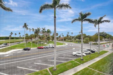 Experience the best of downtown Lake Worth Beach in this on Lake Worth Municipal Golf Course in Florida - for sale on GolfHomes.com, golf home, golf lot