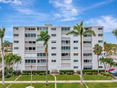 Experience the best of downtown Lake Worth Beach in this on Lake Worth Municipal Golf Course in Florida - for sale on GolfHomes.com, golf home, golf lot