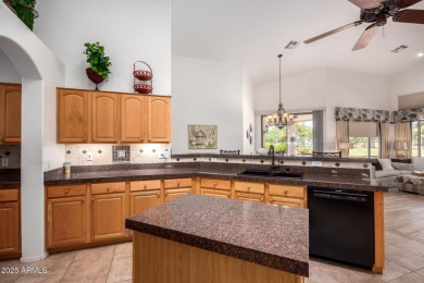 Gorgeous 3 bedroom home in Arizona Traditions! The beautifully on Arizona Traditions Golf Club in Arizona - for sale on GolfHomes.com, golf home, golf lot