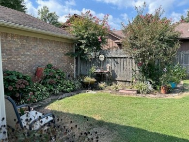 Very nice, well kept home in Golf Links subdivision.  Laminate on Blytheville Country Club in Arkansas - for sale on GolfHomes.com, golf home, golf lot