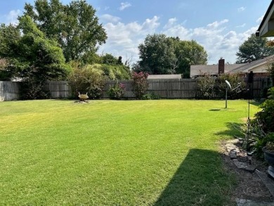 Very nice, well kept home in Golf Links subdivision.  Laminate on Blytheville Country Club in Arkansas - for sale on GolfHomes.com, golf home, golf lot