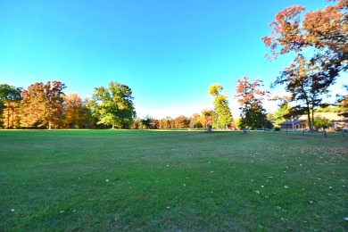 Enjoy golf course living with this charming 2-bedroom, 2-bath on Birch Pointe Golf Club in Michigan - for sale on GolfHomes.com, golf home, golf lot