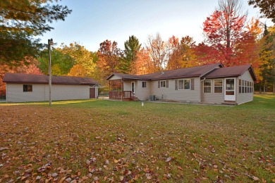 Enjoy golf course living with this charming 2-bedroom, 2-bath on Birch Pointe Golf Club in Michigan - for sale on GolfHomes.com, golf home, golf lot
