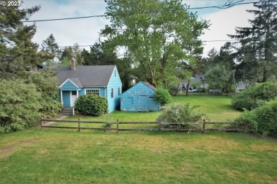 This centrally located Gearhart Cottage, is close to the beach on Gearhart Golf Links in Oregon - for sale on GolfHomes.com, golf home, golf lot