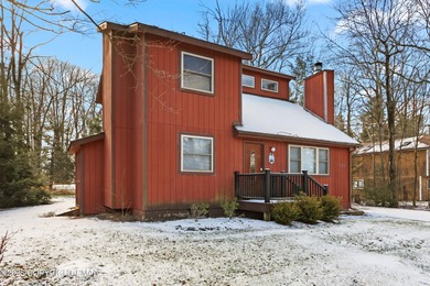 Charming and updated 3-bedroom, 2-bathroom home in an on Pocono Farms Country Club in Pennsylvania - for sale on GolfHomes.com, golf home, golf lot