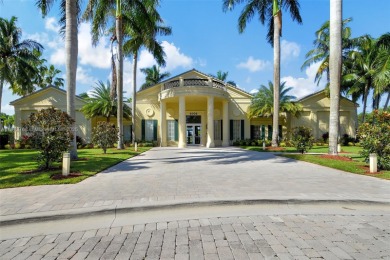 Spacious 5BR, 2.5BA home in Madison Green, Royal Palm Beach on The Links At Madison Green in Florida - for sale on GolfHomes.com, golf home, golf lot