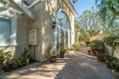 SINGLE LEVEL END UNIT TOWNHOME IN THE HIGHLY SOUGHT AFTER COTO on Coto De Caza Golf Club in California - for sale on GolfHomes.com, golf home, golf lot