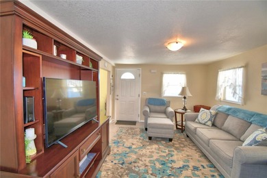 WELCOME TO YOUR FLORIDA RETIREMENT OASIS OR FULL-TIME LIVING on Southern Dunes Golf and Country Club in Florida - for sale on GolfHomes.com, golf home, golf lot